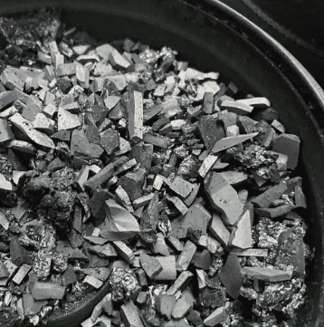 An Scragall Dofheicthe i bhFás SiC: Cén fáth a bhfuil amhábhar 7N Bulc CVD SiC ag Athsholáthar Púdar Traidisiúnta